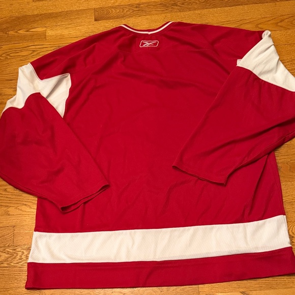 Wisconsin Badger Authentic Hockey Jersey 2XL Reebok Excellent Condition - Picture 5 of 5